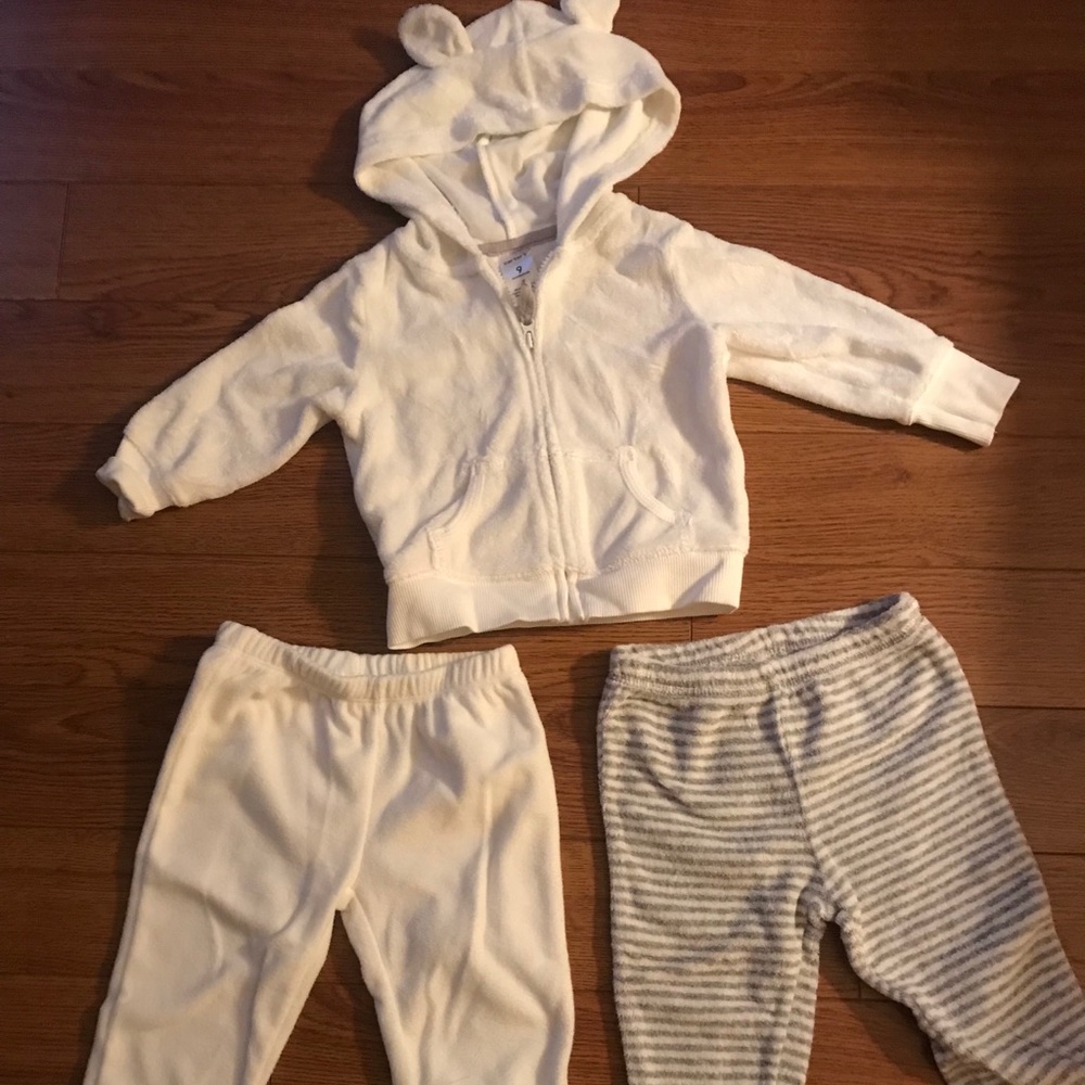 3 piece Carter’s comfy pants and hoodie - 9 months